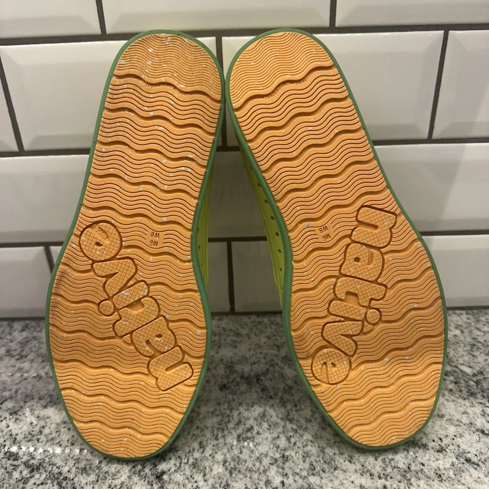 Native Howard Sugarlite Green float boat shoe Slip On Men 6 Womens 8 Beach Summe